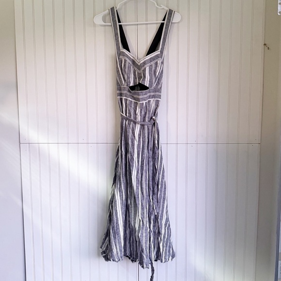 BCBGMaxazria Size 10 Black and White Striped Sleeveless Cutout Linen Midi Dress - Picture 6 of 11